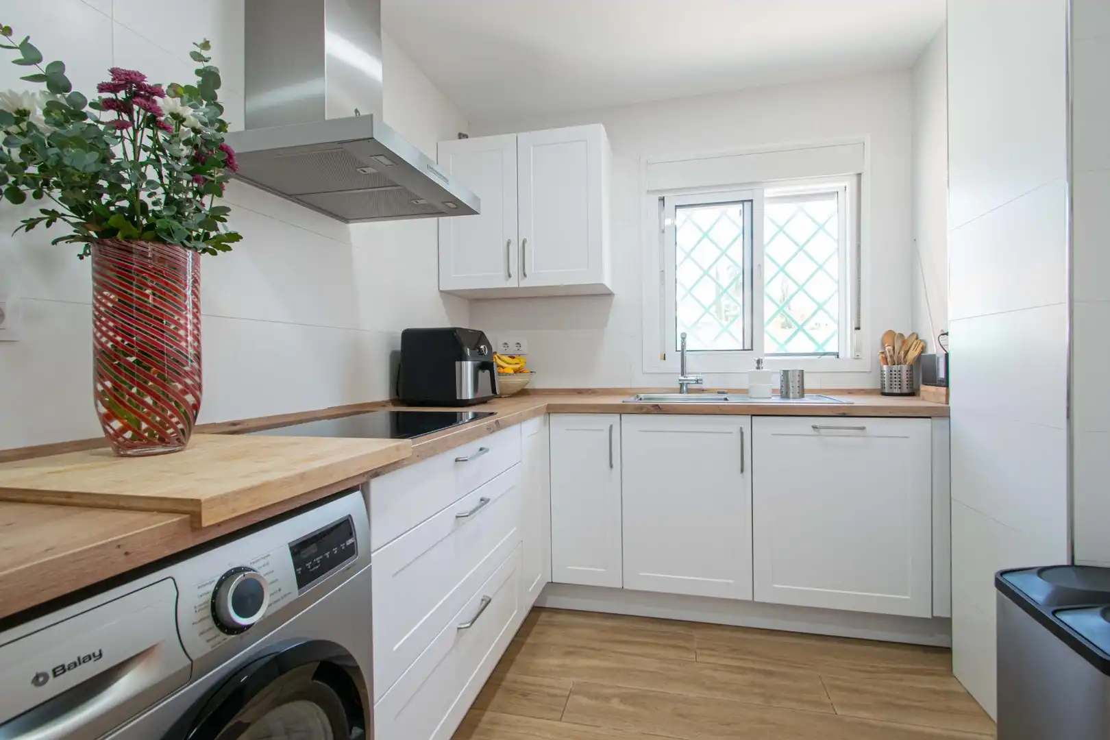 Cocina de Casa adosada en venta en Valencina de la Concepción con Aire acondicionado, Trastero y Piscina comunitaria