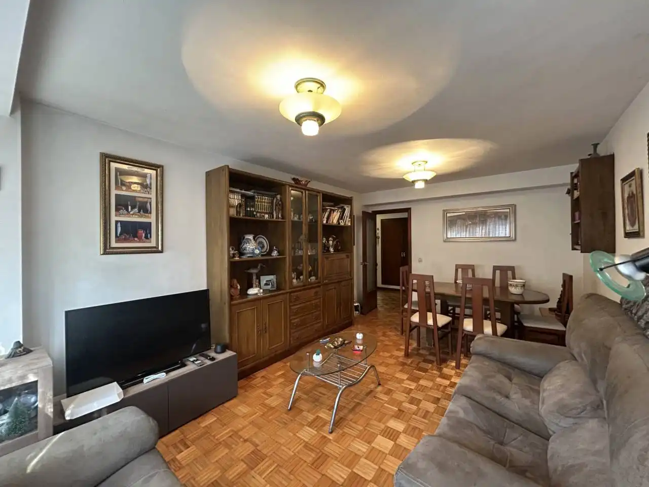 Wohnzimmer von Wohnung zum Verkauf in Oviedo  mit Heizung, Parkett und Abstellraum