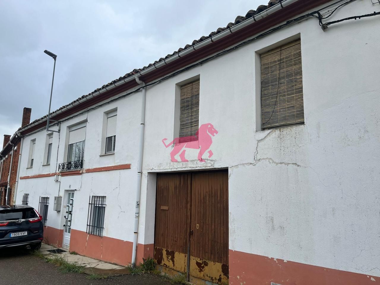 Vista exterior de Casa o xalet en venda en Rioseco de Tapia amb Calefacció i Traster