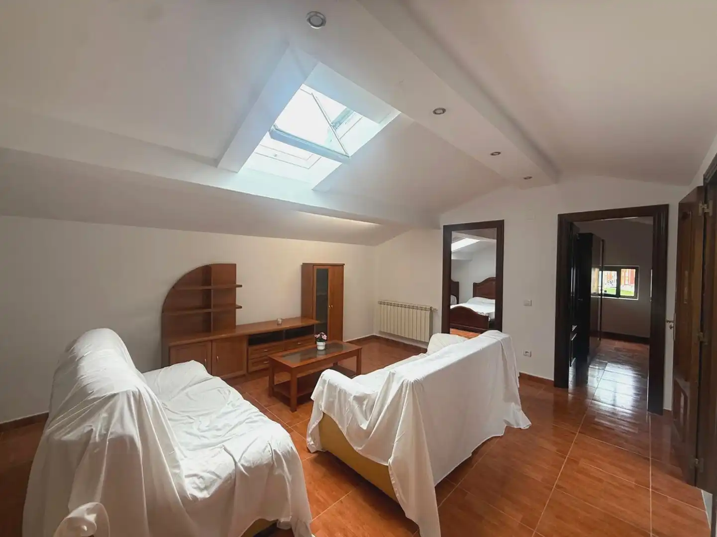 Habitación de Casa adosada en venta en Avilés con Calefacción, Jardín privado y Terraza