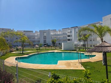 Pis amb piscina en venda a Calle Mónaco 4