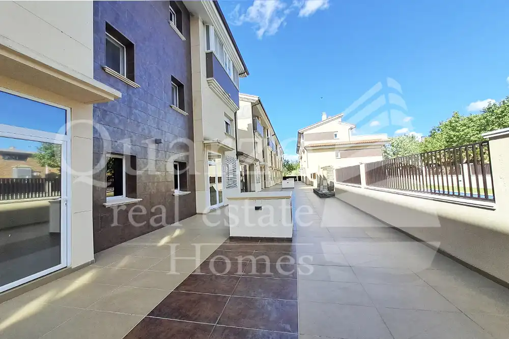Vista exterior de Casa adosada en venta en Plasencia con Calefacción, Terraza y Balcón