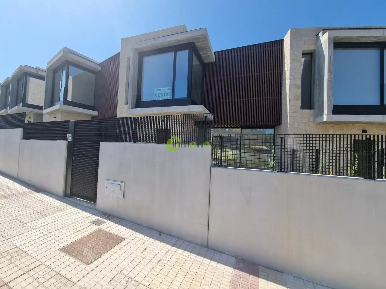 Vista exterior de Casa adosada en venta en Nigrán con Calefacción, Jardín privado y Terraza