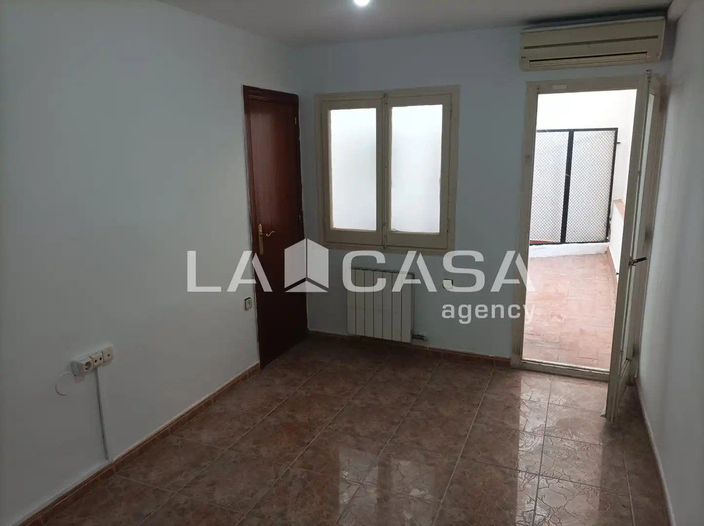 Piso en venta en Santa Coloma de Gramenet con Calefacción, Terraza y Trastero