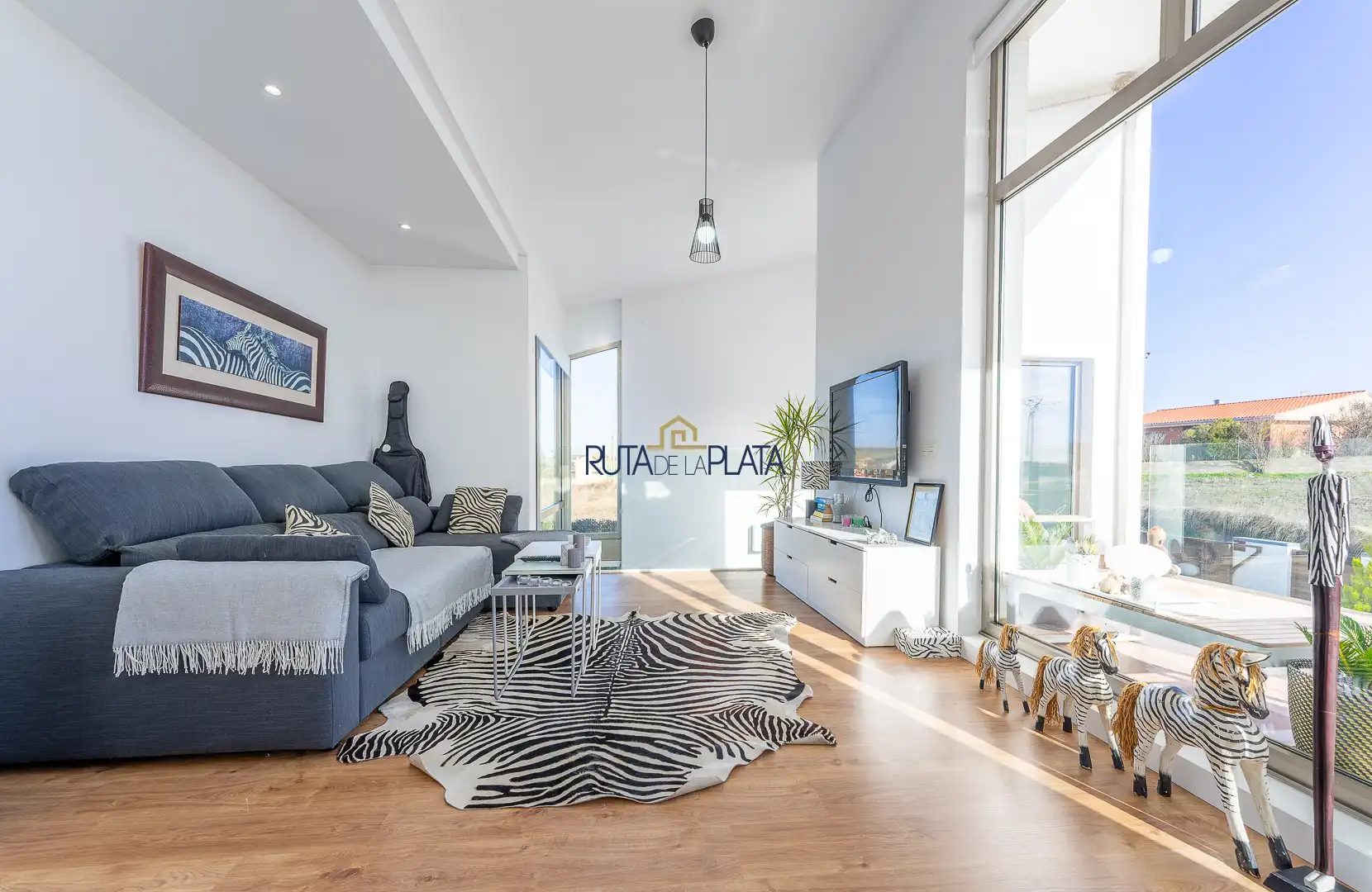 Sala d'estar de Casa o xalet en venda en Roales amb Calefacció, Jardí privat i Parquet