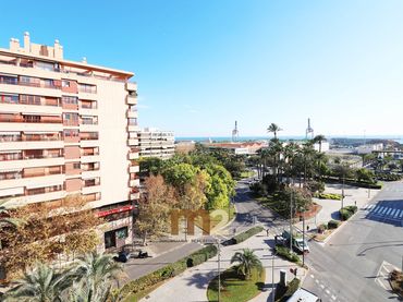 Apartament amb balcó en venda a Calle Moratín