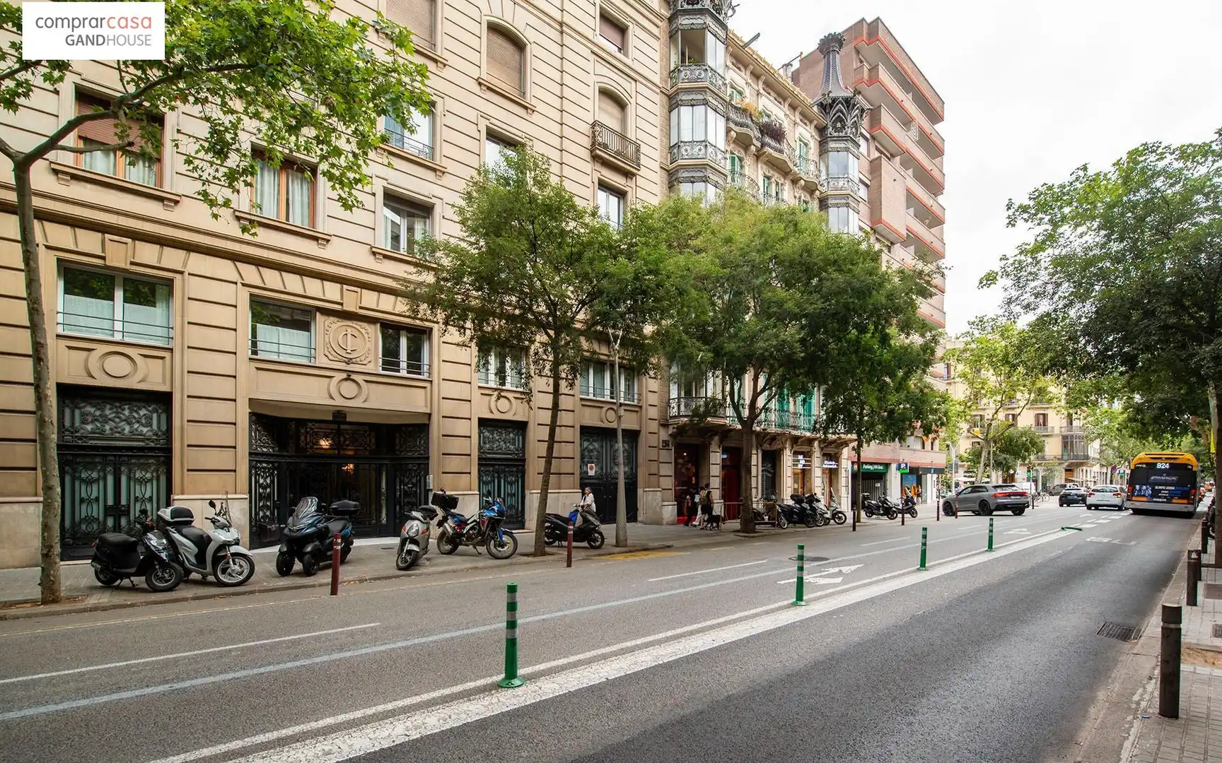 Vista exterior de Piso en venta en Barcelona con Calefacción y Alarma