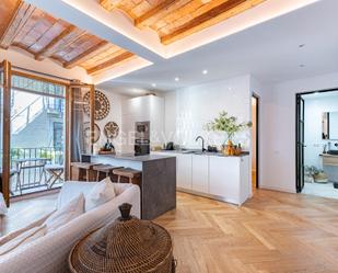 Living room of Apartment for sale in  Barcelona Capital  with Air Conditioner, Heating and Parquet flooring