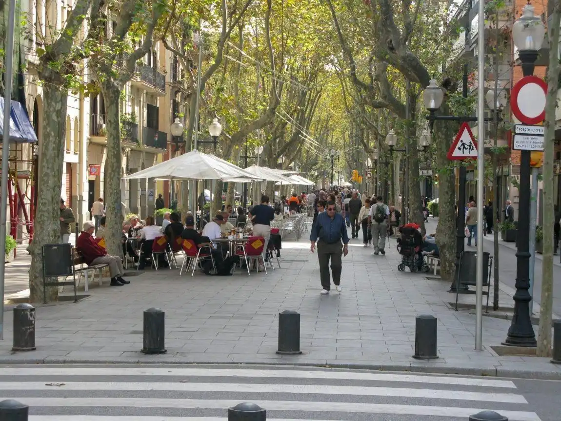 Exterior view of Commercial properties for rent in Barcelona  with Air Conditioner