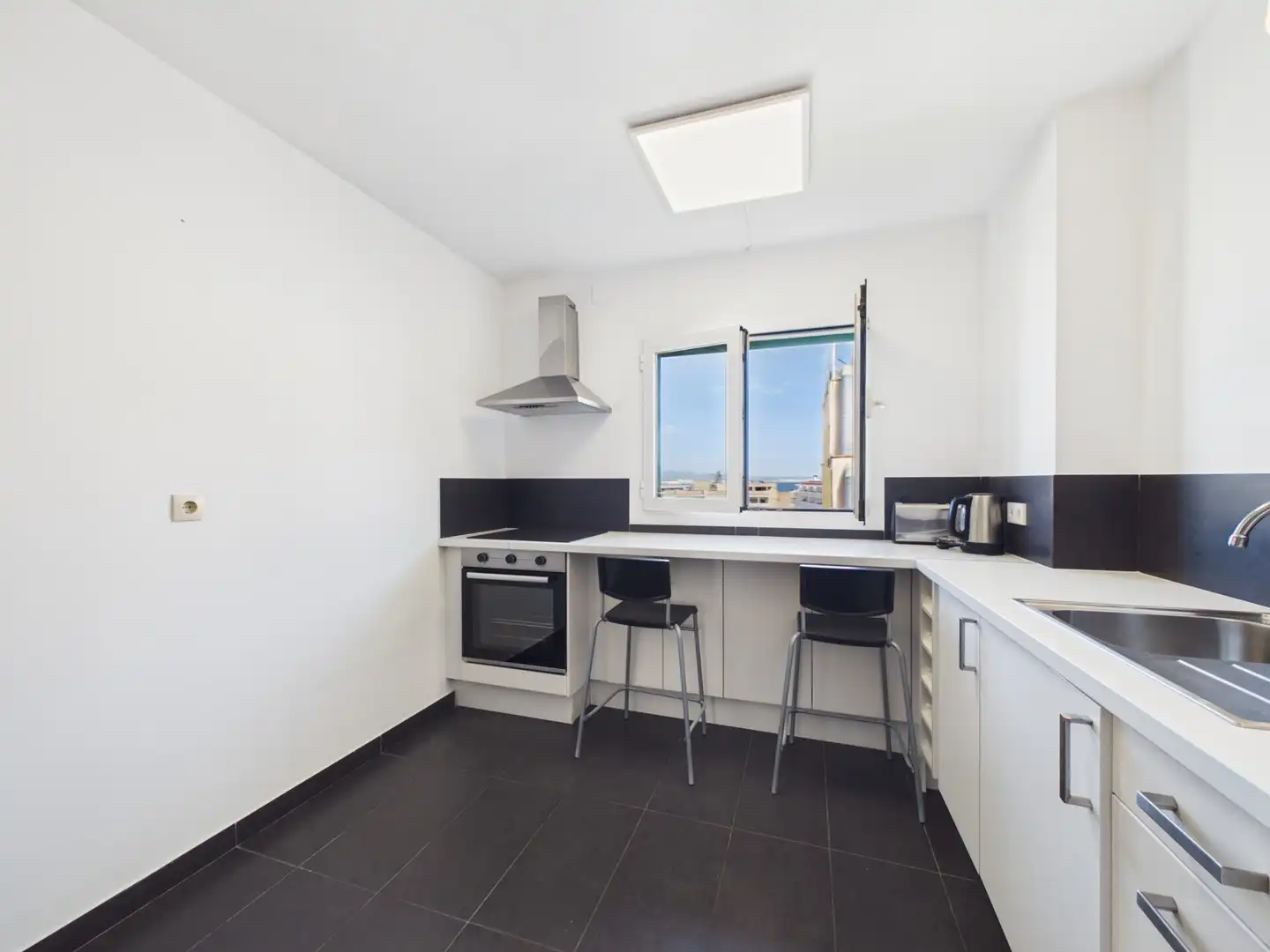 Cuina de Apartament de lloguer en  Palma de Mallorca amb Aire condicionat
