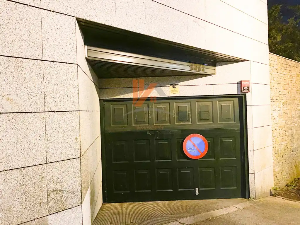 Exterior view of Garage for rent in Santiago de Compostela 