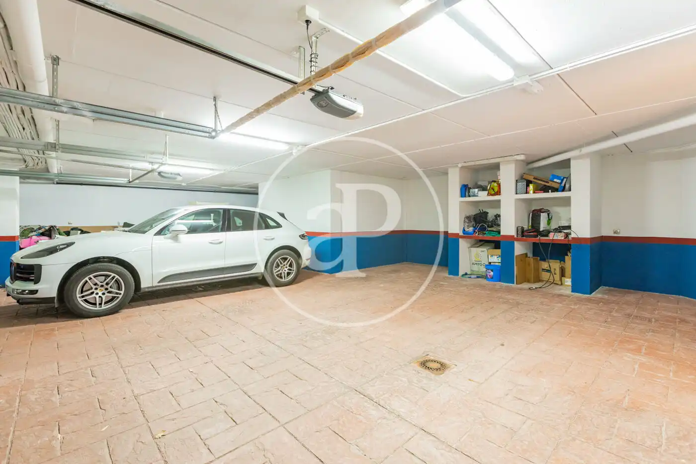 Parking de Casa o chalet en venta en Madrid con Aire acondicionado, Calefacción y Jardín privado