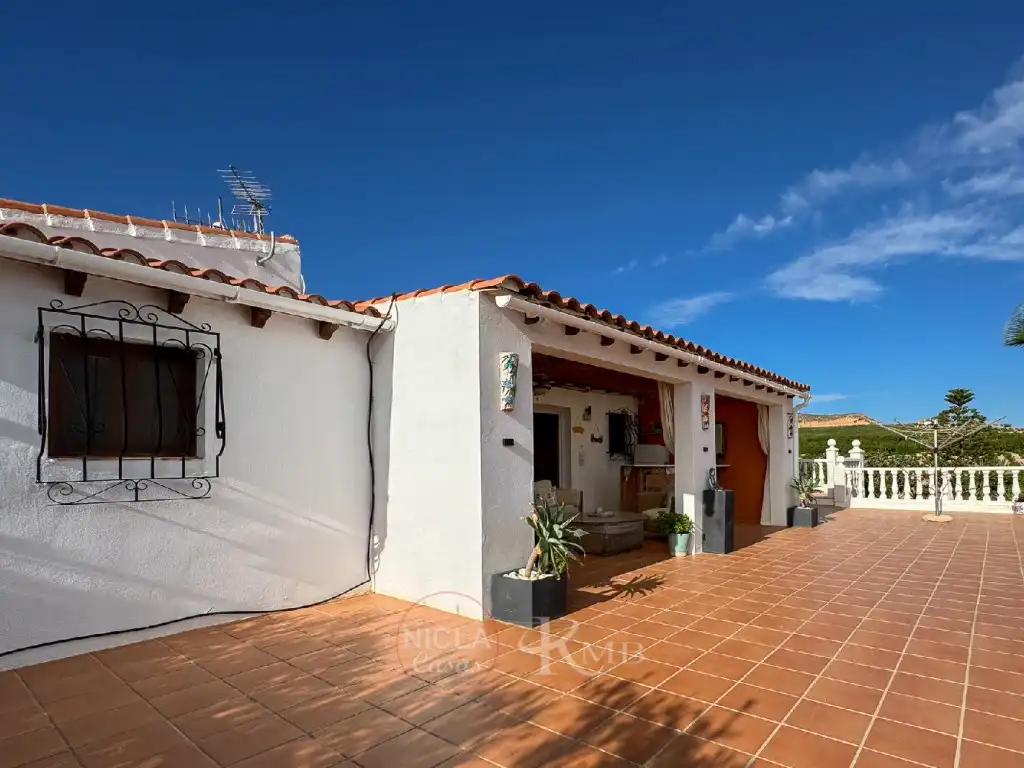Vista exterior de Casa o xalet en venda en Antas amb Aire condicionat, Jardí privat i Terrassa