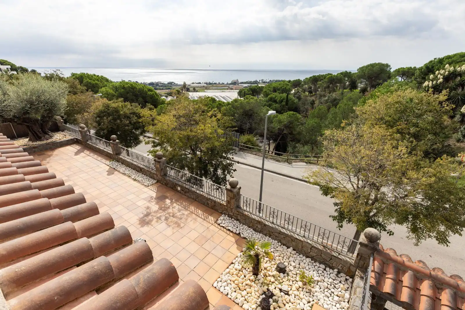 Vista exterior de Casa o xalet en venda en Mataró amb Terrassa i Piscina