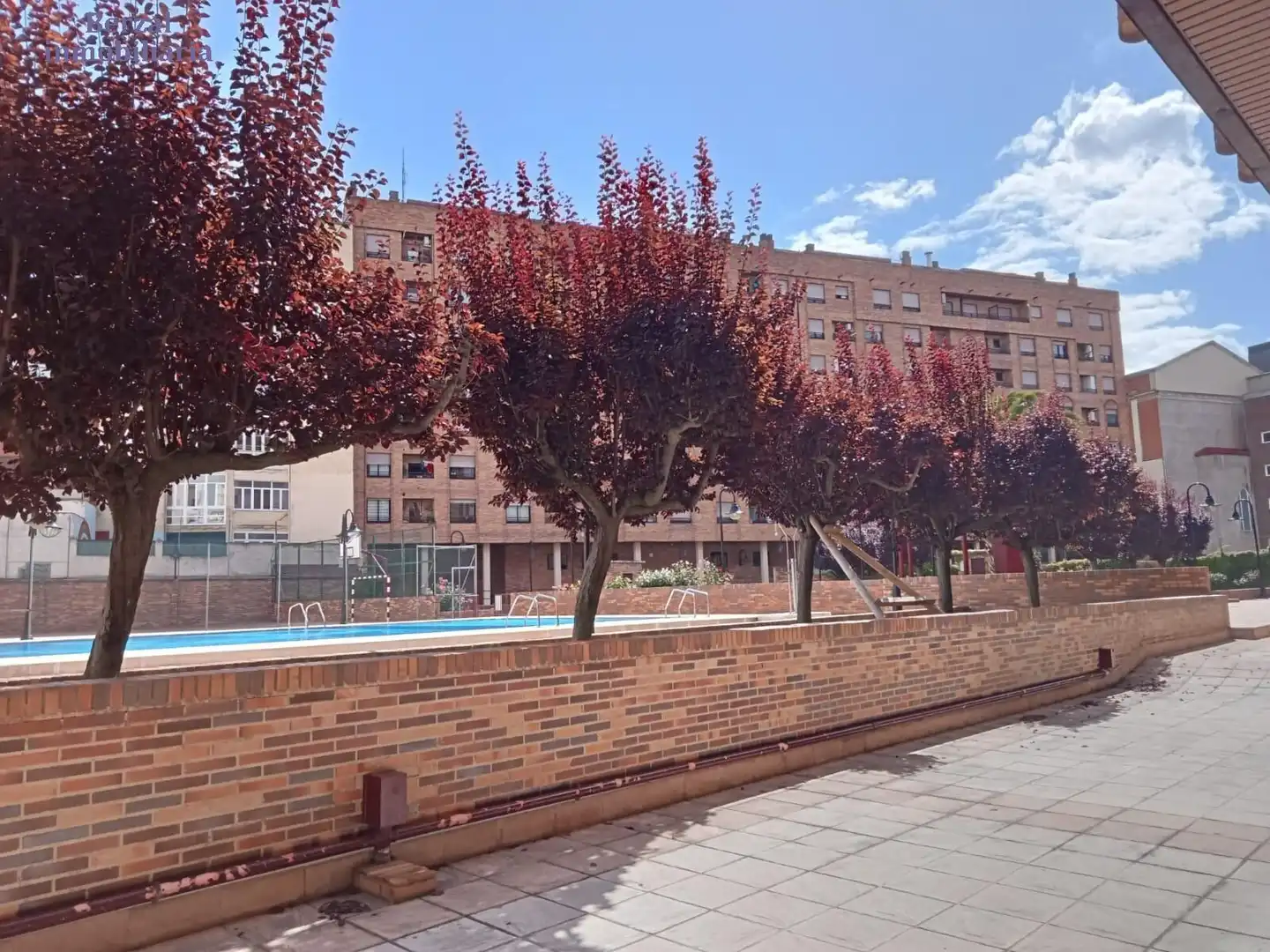 Vista exterior de Pis en venda en  Logroño amb Calefacció, Jardí privat i Terrassa