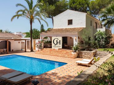 Chalet con piscina en venta en Montgó - Ermita