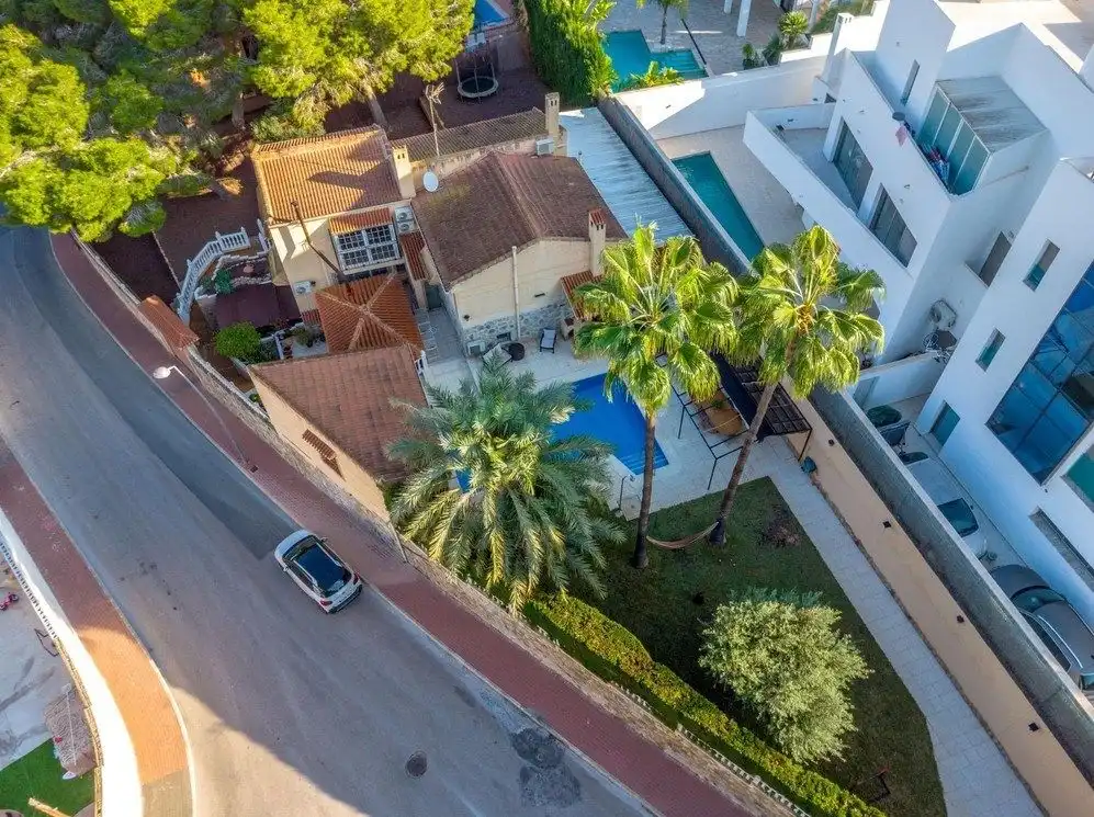 Chalet con piscina en venta en Los Balcones - Los Altos, imagen 24