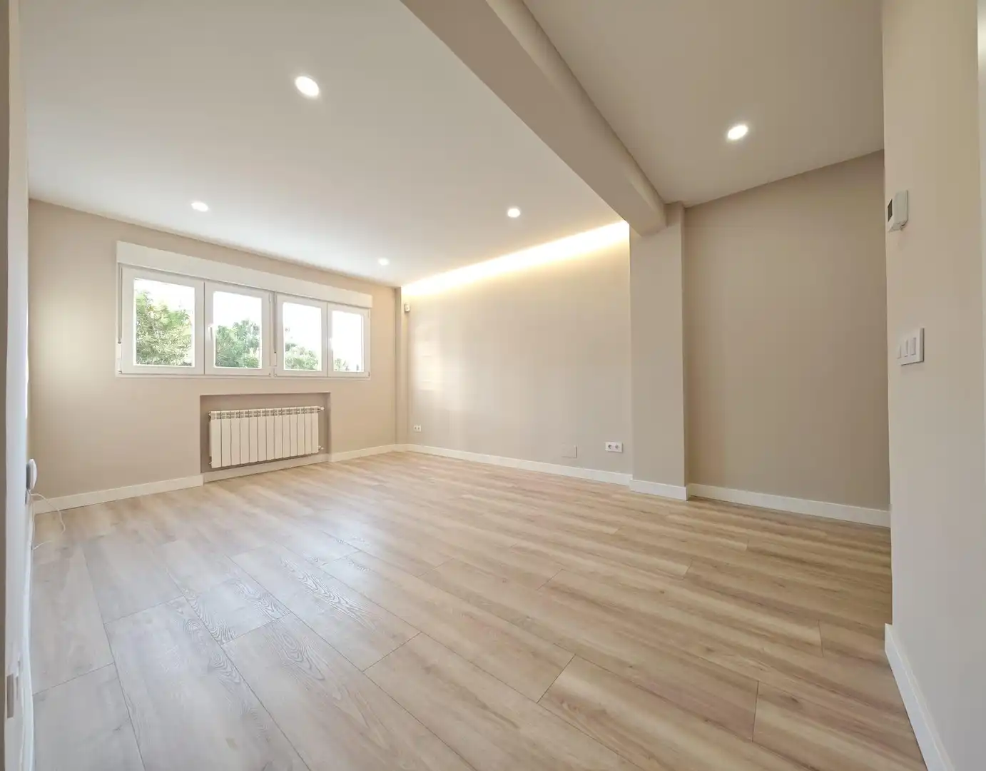 Living room of Flat for sale in  Madrid Capital  with Heating and Private garden