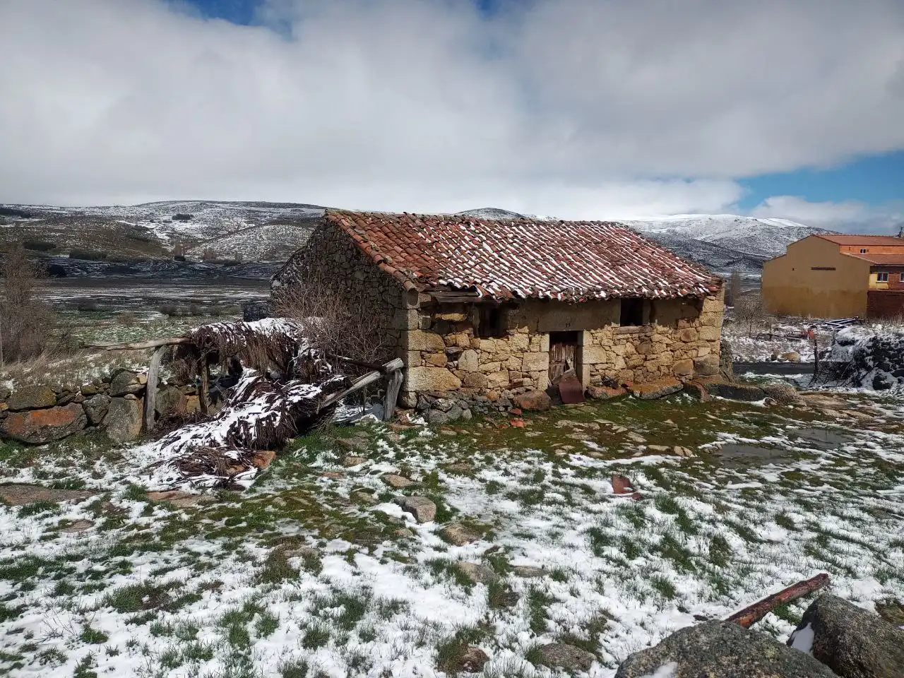 Vista exterior de Finca rústica en venta en San Martín de la Vega del Alberche