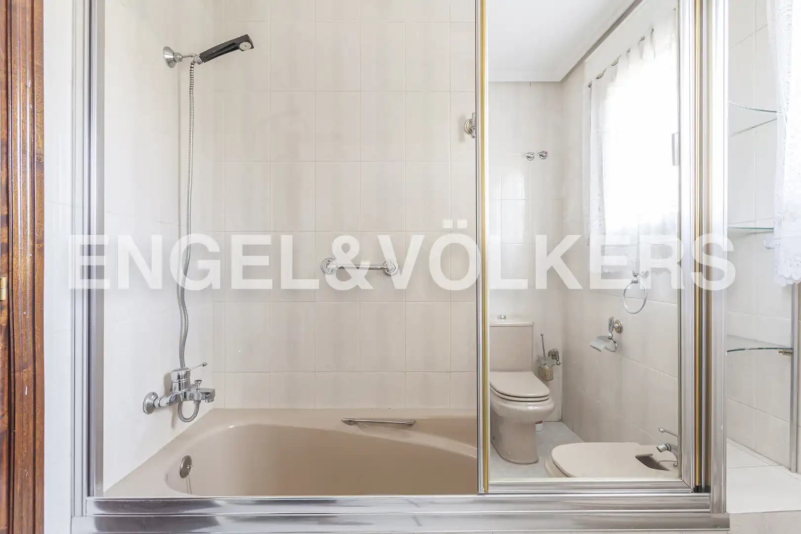 Bathroom of Detached homes for rent in Madrid  with Air Conditioner, Heating and Private garden