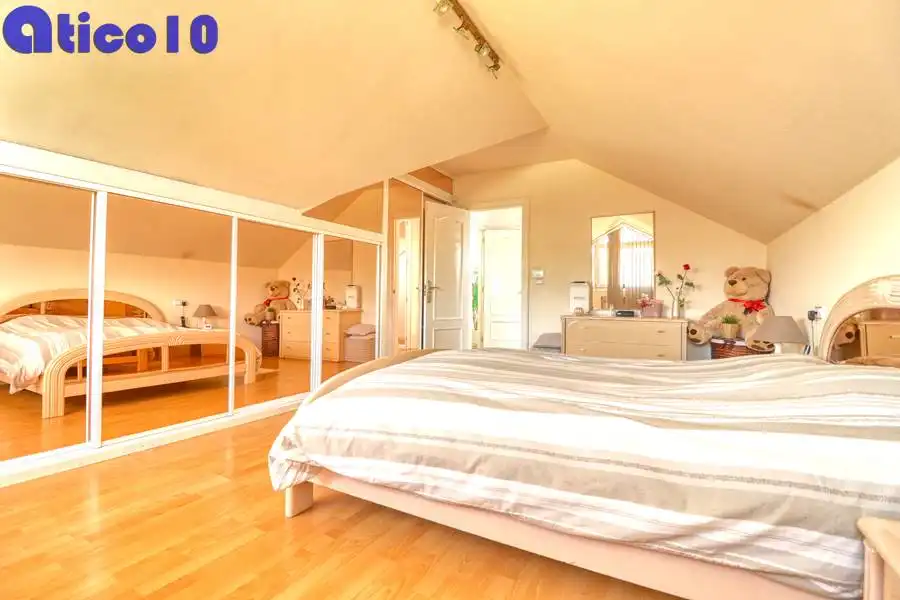 Habitación de Casa o chalet en venta en Gijón  con Calefacción, Jardín privado y Parquet