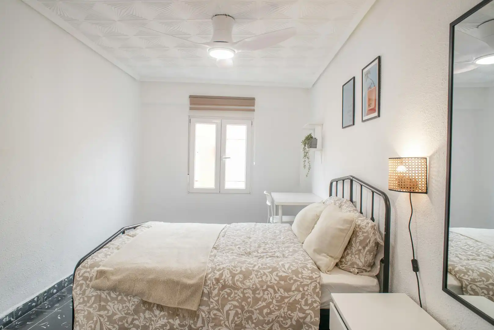Schlafzimmer von Wohnung zur untervermieten in Valencia mit Waschmaschine