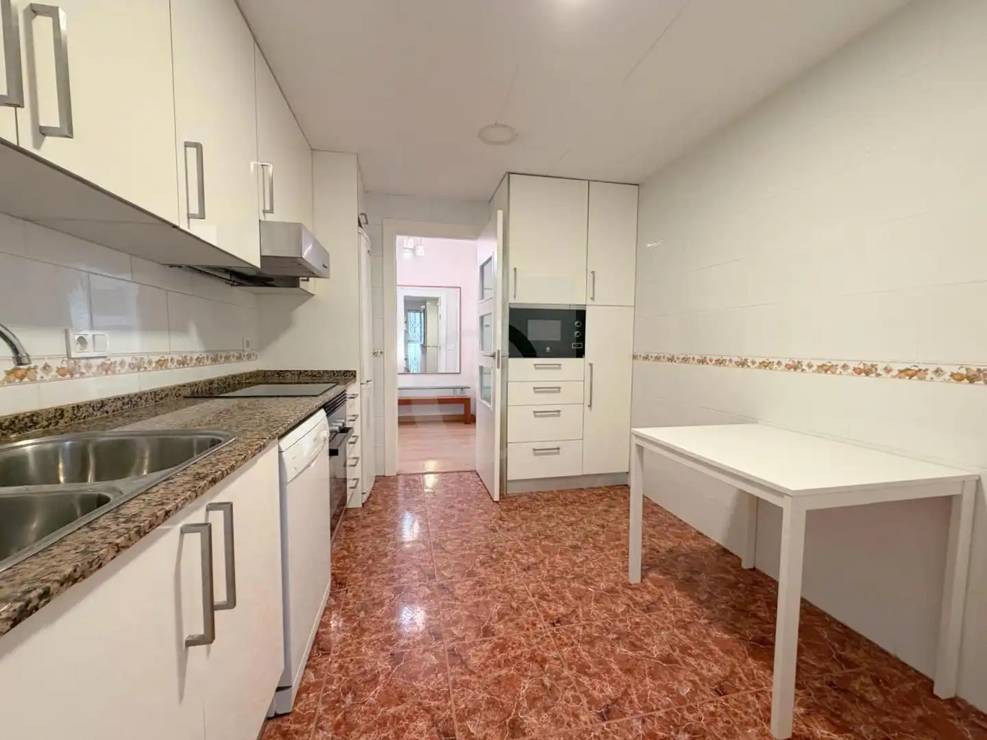 Cuina de Pis de lloguer en Valencia amb Aire condicionat, Terrassa i Moblat