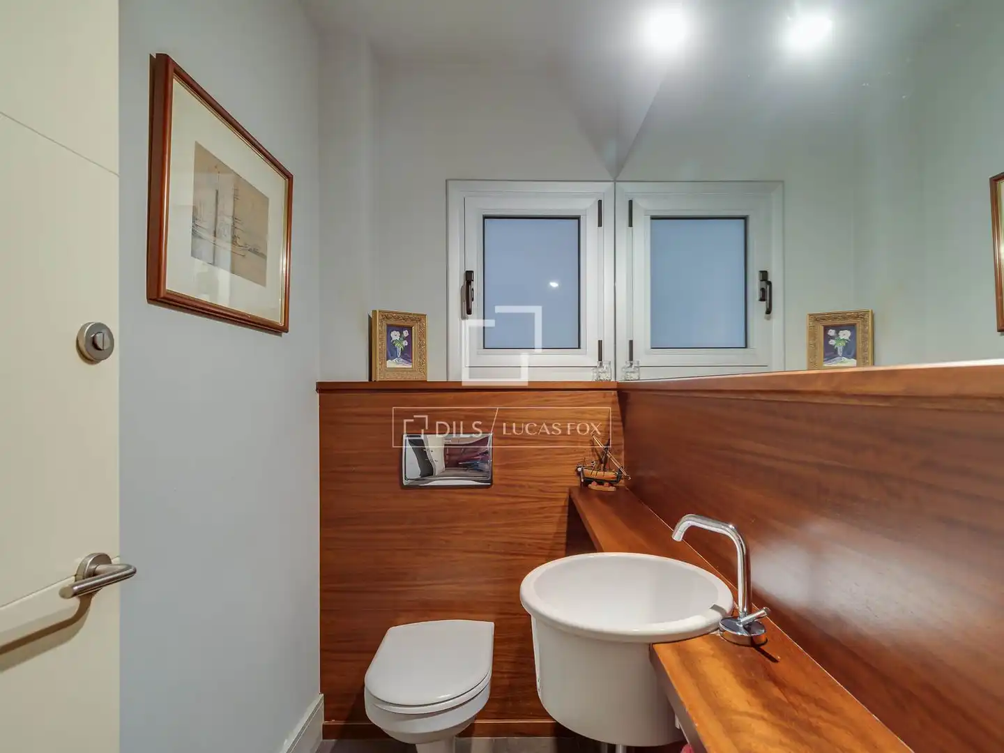 Badezimmer von Wohnung zum Verkauf in Barcelona mit Klimaanlage, Heizung und Privatgarten