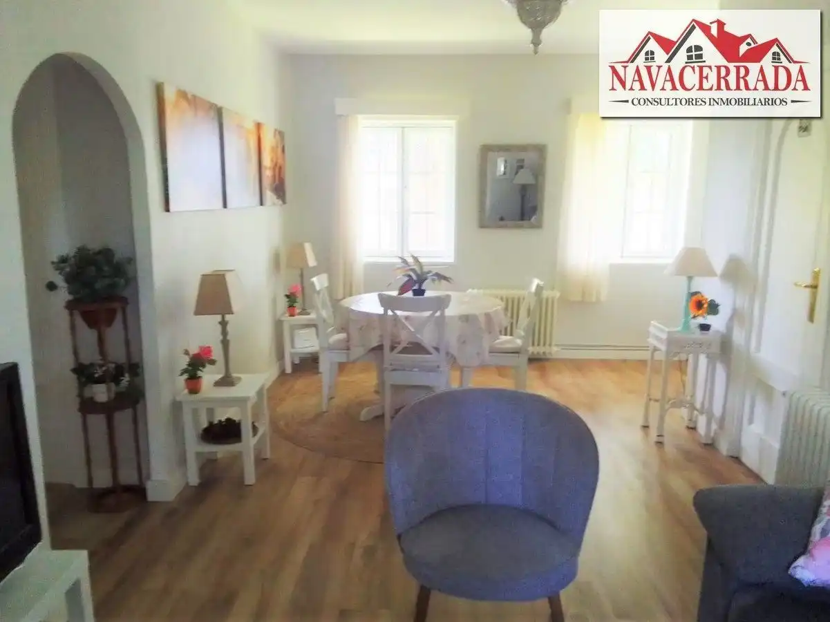 Sala d'estar de Casa adosada de lloguer en Navacerrada amb Calefacció, Jardí privat i Terrassa