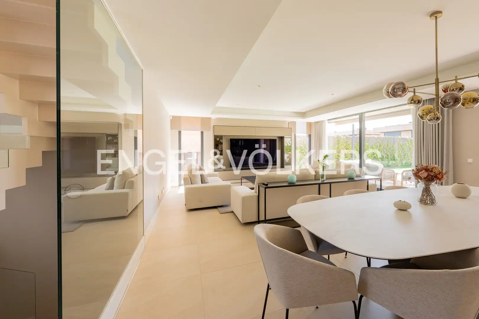 Sala de estar de Casa o chalet en venta en Las Rozas de Madrid con Aire acondicionado, Calefacción y Jardín privado