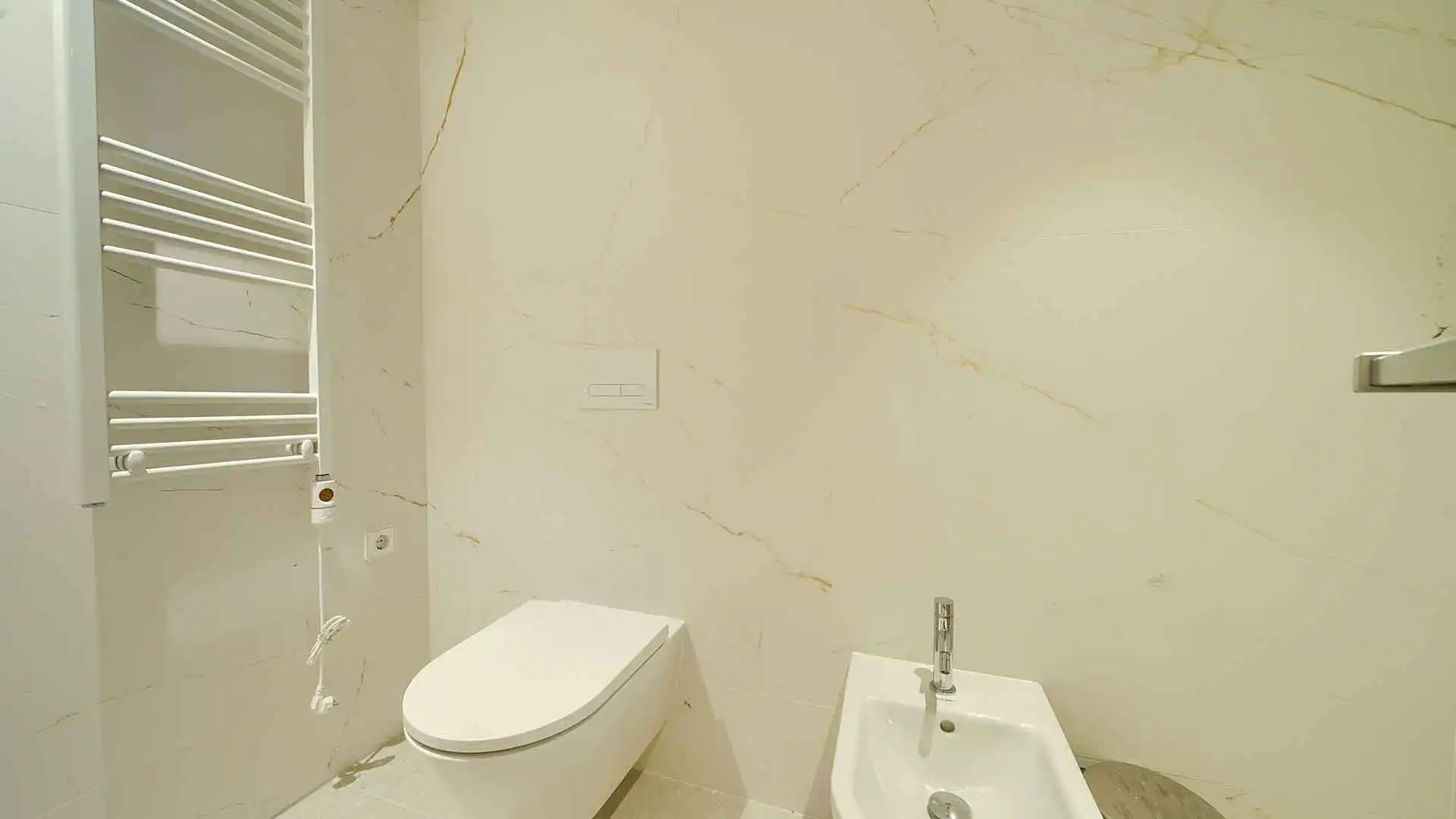 Bathroom of Attic for sale in Marbella  with Air Conditioner, Terrace and Storage room