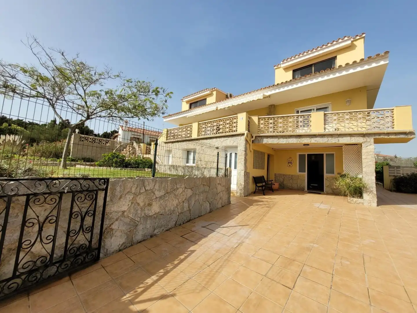 Vista exterior de Casa o xalet en venda en Es Castell amb Calefacció, Terrassa i Piscina