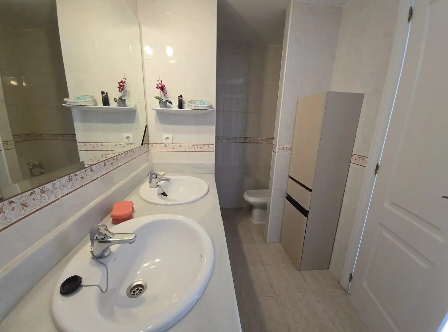 Badezimmer von Dachboden zur Miete in Marbella mit Klimaanlage, Terrasse und Möbliert