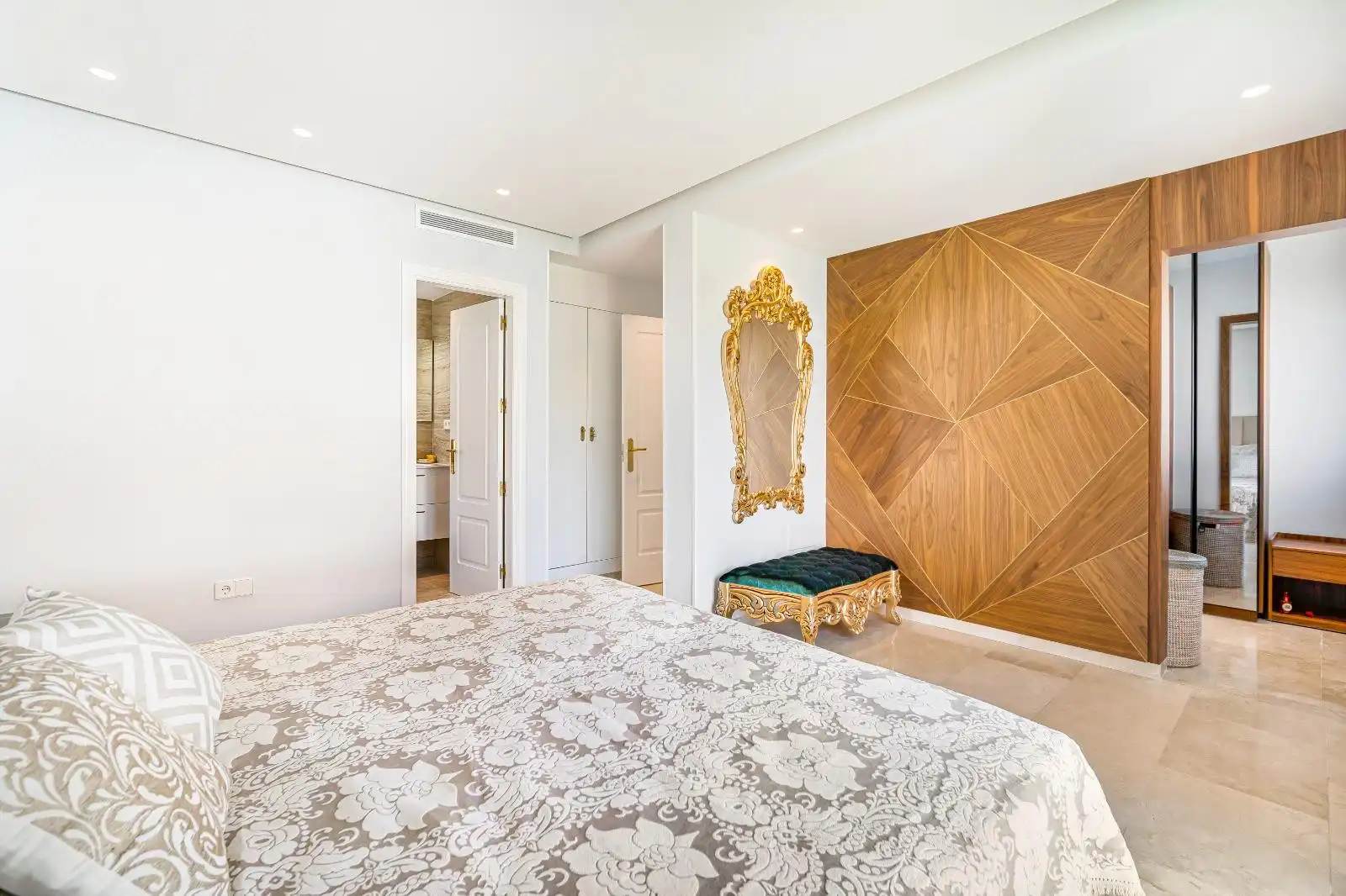 Habitación de Apartamento de alquiler en Marbella con Terraza, Piscina y Amueblado