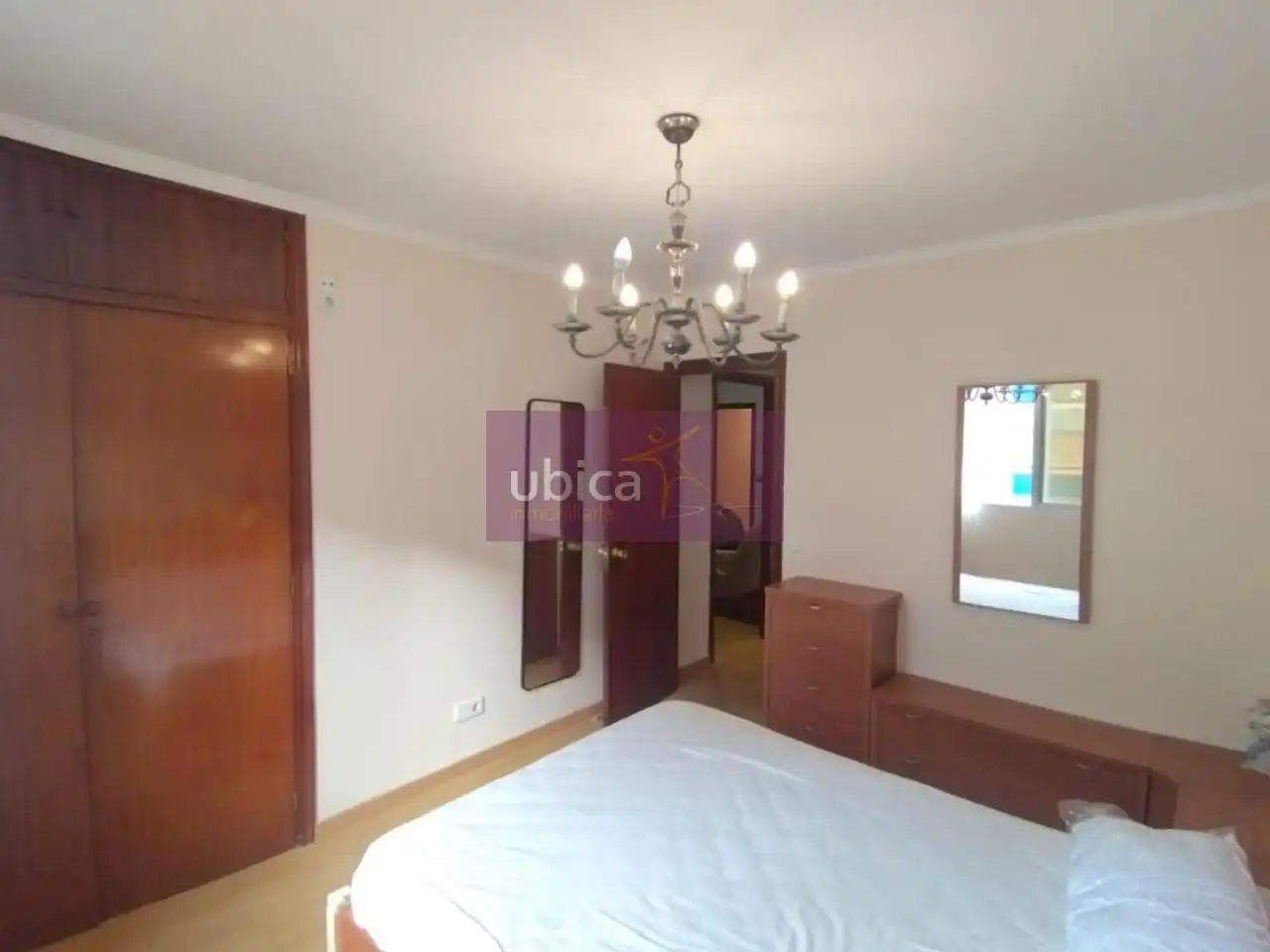 Habitación de Piso en venta en Vigo  con Trastero y Amueblado