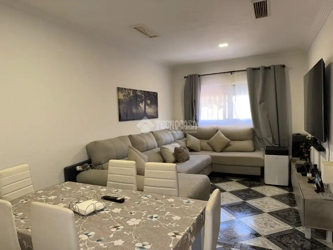 Sala de estar de Casa adosada en venta en Sevilla