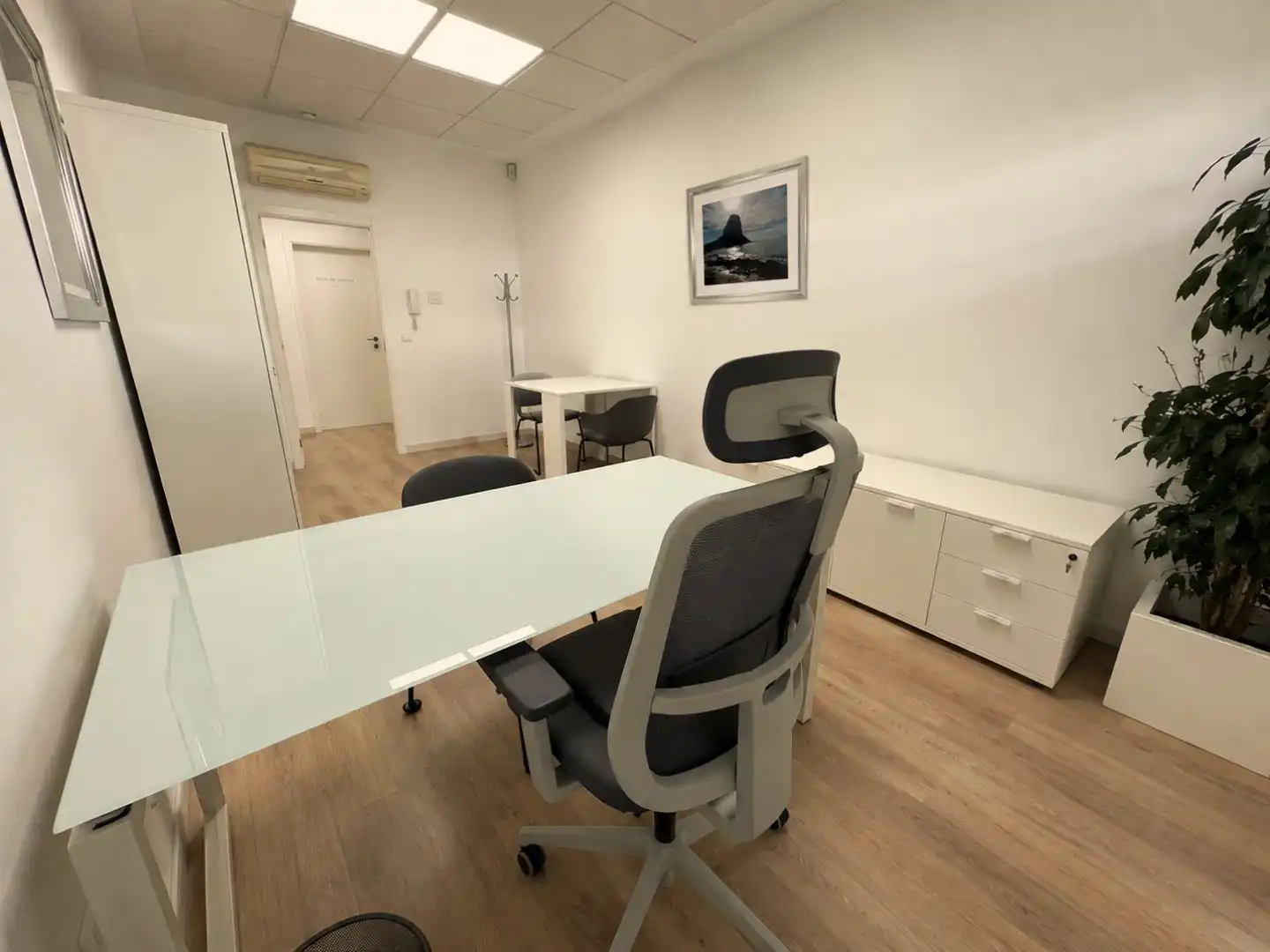 Office for rent in L'Alfàs del Pi  with Air Conditioner and Furnished