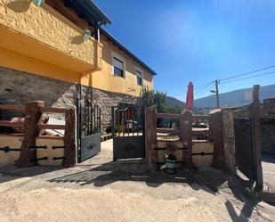 Vista exterior de Finca rústica en venda en Puente de Domingo Flórez amb Calefacció, Jardí privat i Balcó
