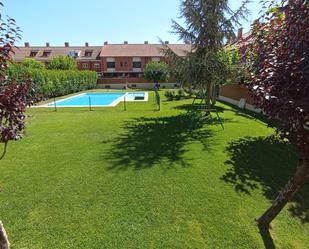 Swimming pool of Single-family semi-detached for sale in Valladolid Capital  with Air Conditioner, Terrace and Swimming Pool