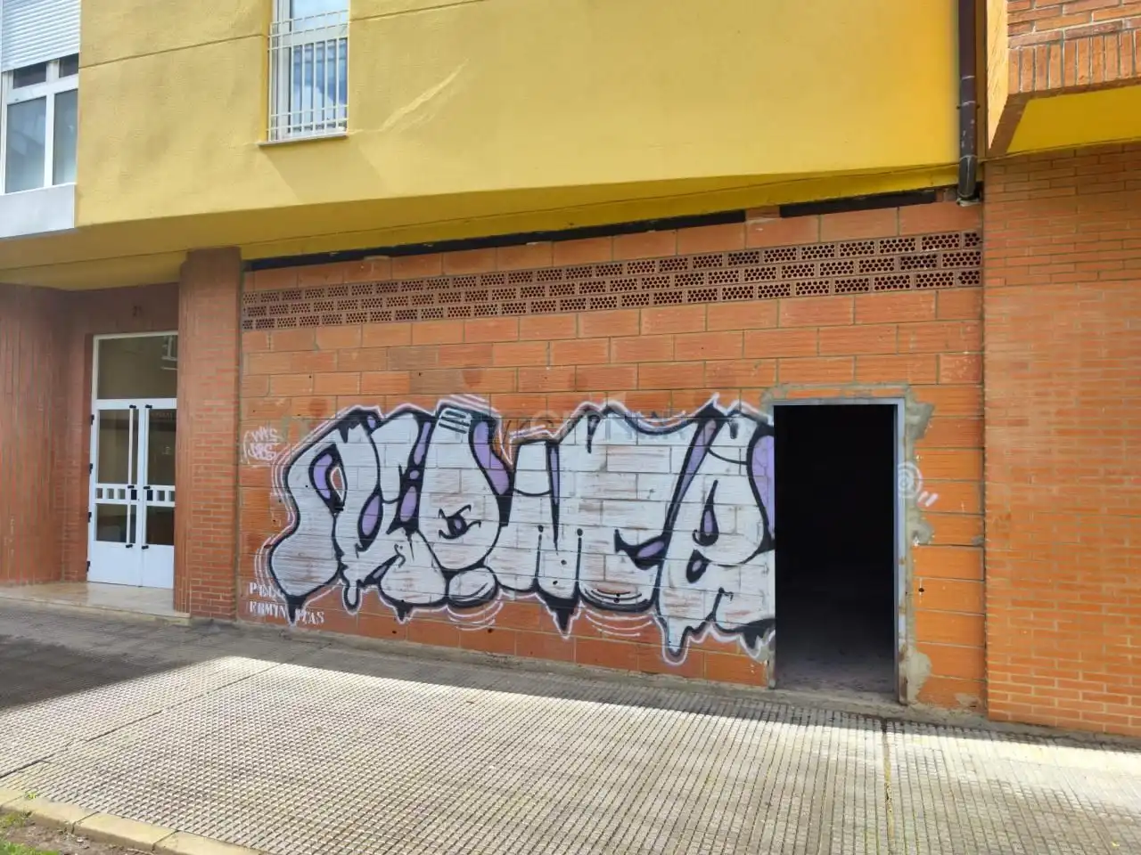 Local comercial en venda a San Mamés - La Palomera
