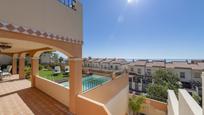 Vista exterior de Casa o xalet en venda en Benalmádena amb Aire condicionat, Terrassa i Piscina