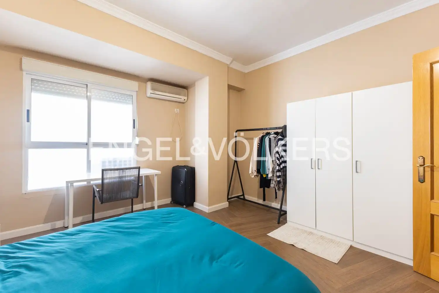 Schlafzimmer von Wohnung zur Miete in Valencia mit Klimaanlage, Heizung und Terrasse