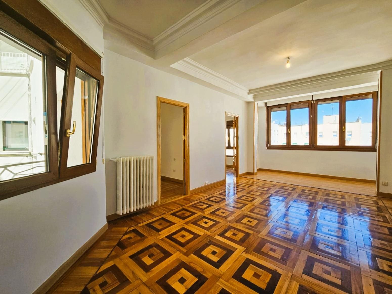 Flat for sale in  Madrid Capital  with Air Conditioner, Heating and Parquet flooring