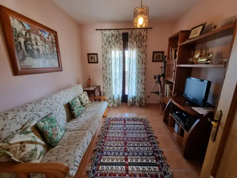 Sala d'estar de Casa o xalet en venda en Valdastillas amb Aire condicionat, Calefacció i Terrassa