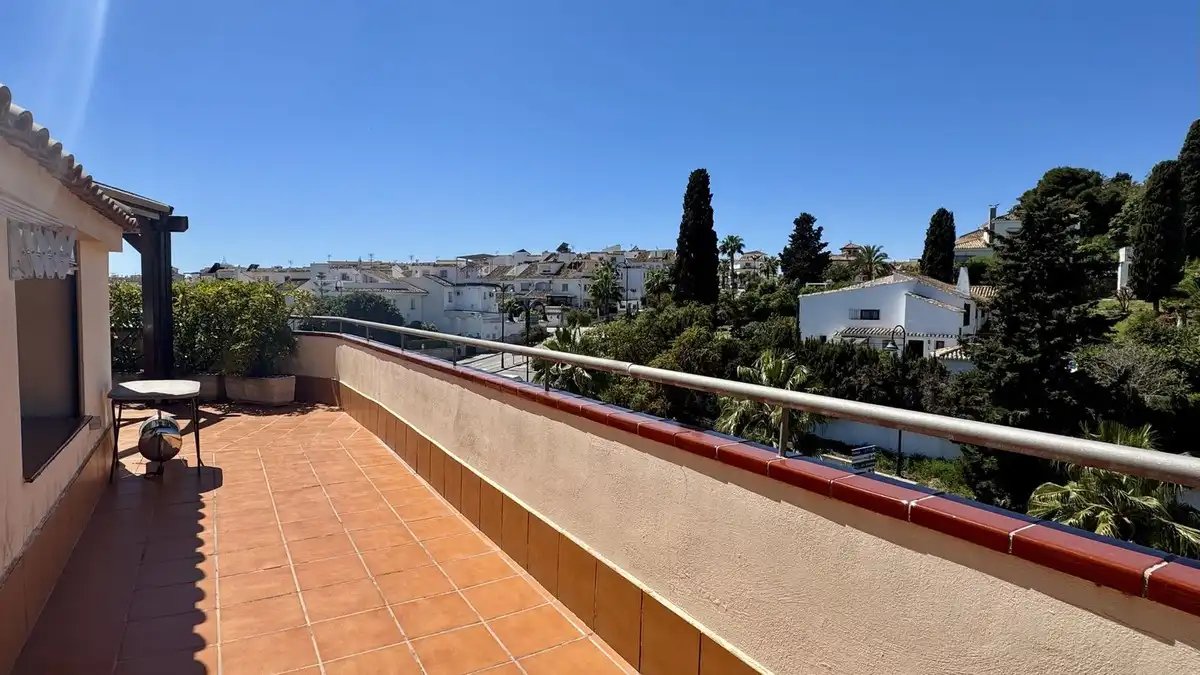 Terraza de Ático en venta en Fuengirola con Aire acondicionado, Amueblado y Piscina comunitaria