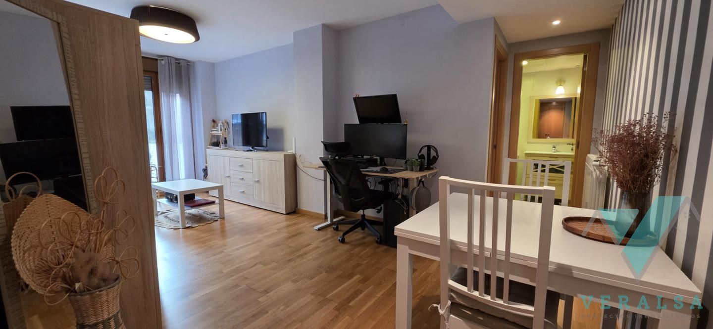 Sala d'estar de Planta baixa en venda en San Sebastián de los Reyes amb Calefacció, Traster i Moblat