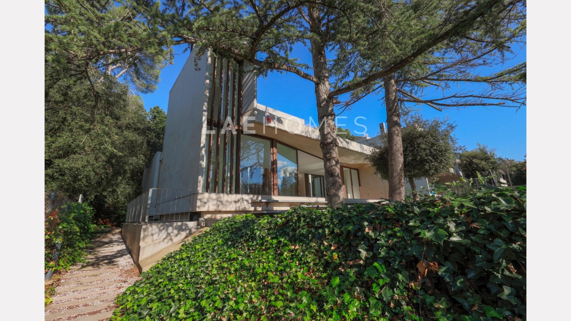 Exterior view of House or chalet for sale in Sant Cugat del Vallès  with Air Conditioner, Heating and Private garden
