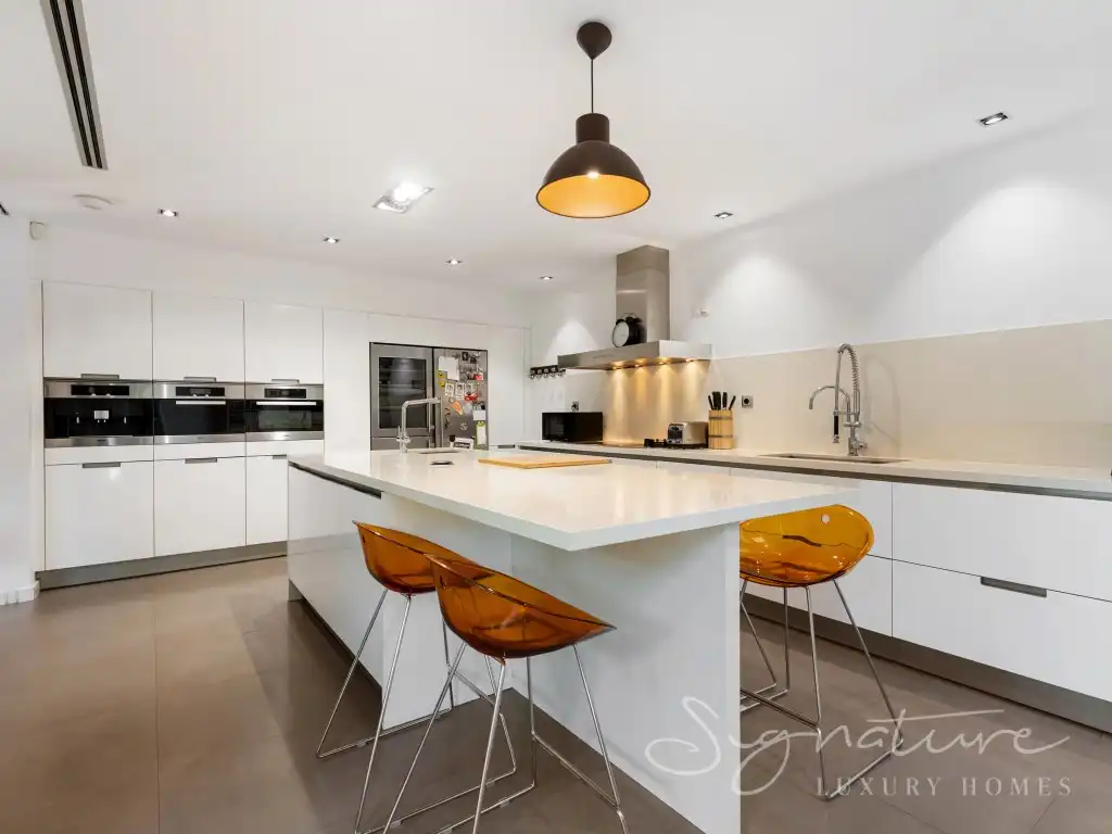 Cocina de Casa o chalet en venta en Sant Cugat del Vallès con Aire acondicionado, Jardín privado y Terraza