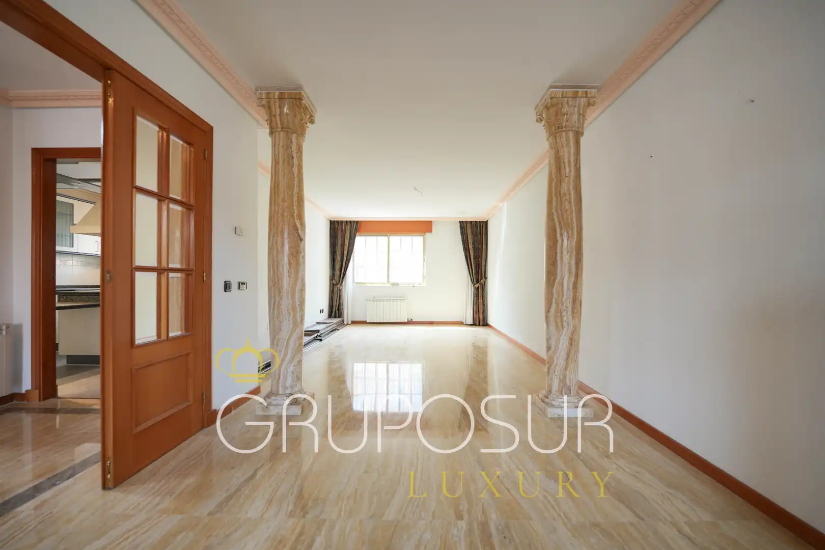 Sala d'estar de Casa adosada en venda en Laguna de Duero amb Calefacció, Jardí privat i Parquet