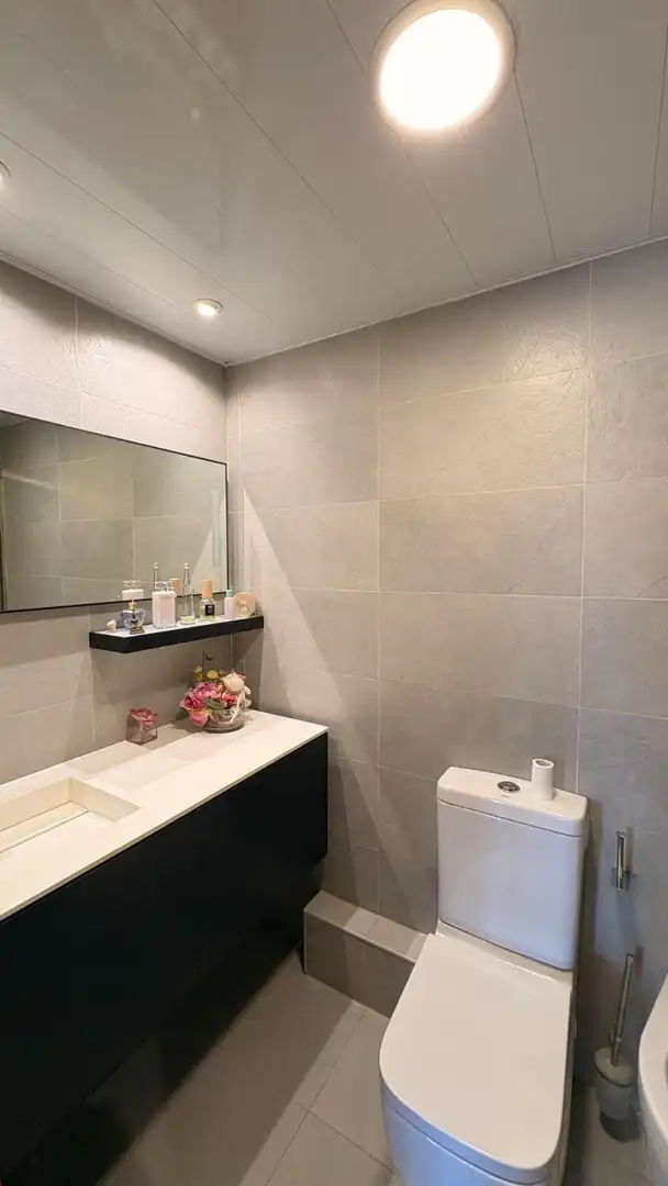 Badezimmer von Wohnung zum Verkauf in L'Hospitalet de Llobregat mit Parkett